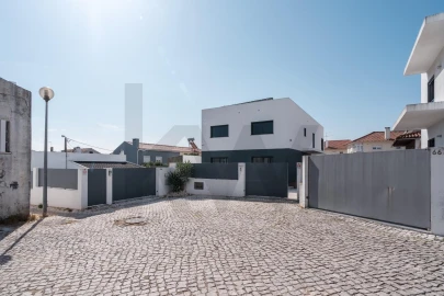Moradia T5 para Venda em São Domingos de Rana