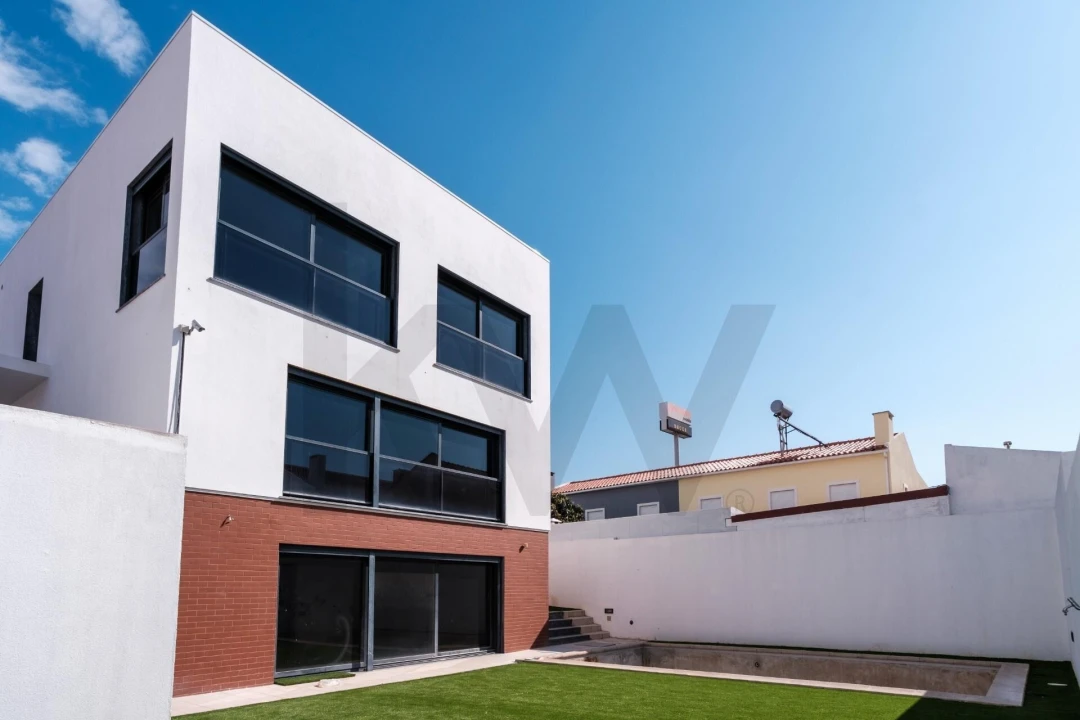Moradia T5 para Venda em São Domingos de Rana Foto 1