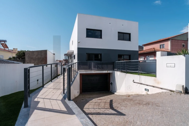 Moradia T5 para Venda em São Domingos de Rana Foto 57