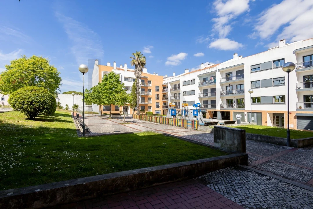 Apartamento T2 para Arrendamento em Caparica e Trafaria Foto 16