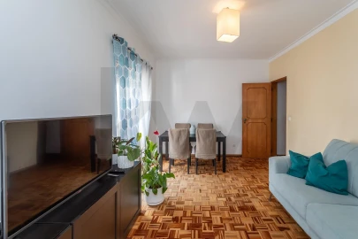 Apartamento T2 para Venda em Carcavelos e Parede