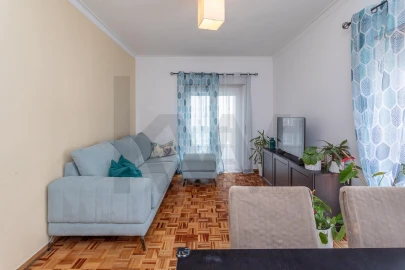 Apartamento T2 para Venda em Carcavelos e Parede