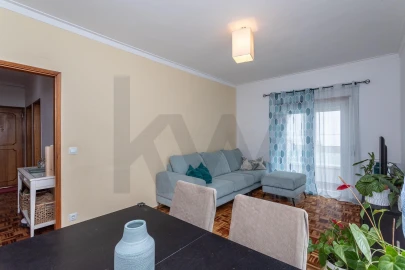 Apartamento T2 para Venda em Carcavelos e Parede