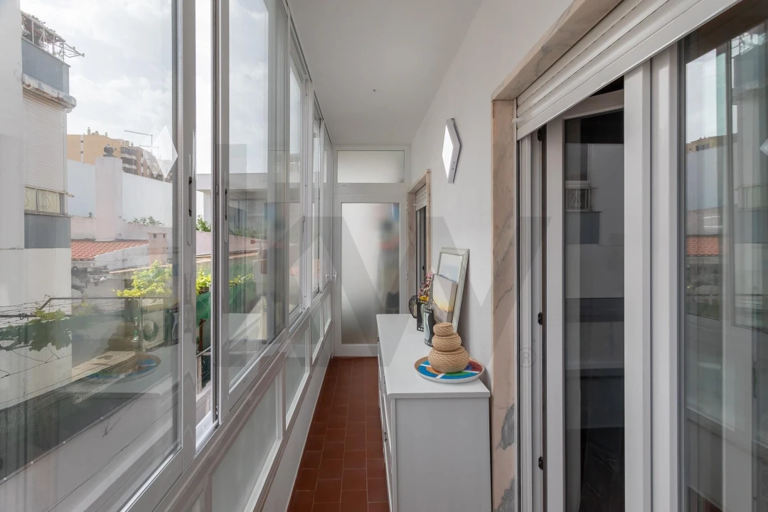 Apartamento T2 para Venda em Carcavelos e Parede Foto 12
