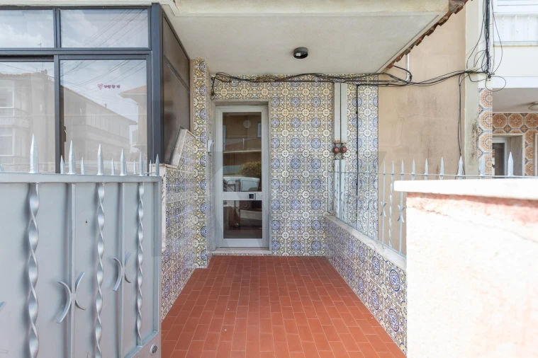 Apartamento T2 para Venda em Carcavelos e Parede Foto 29