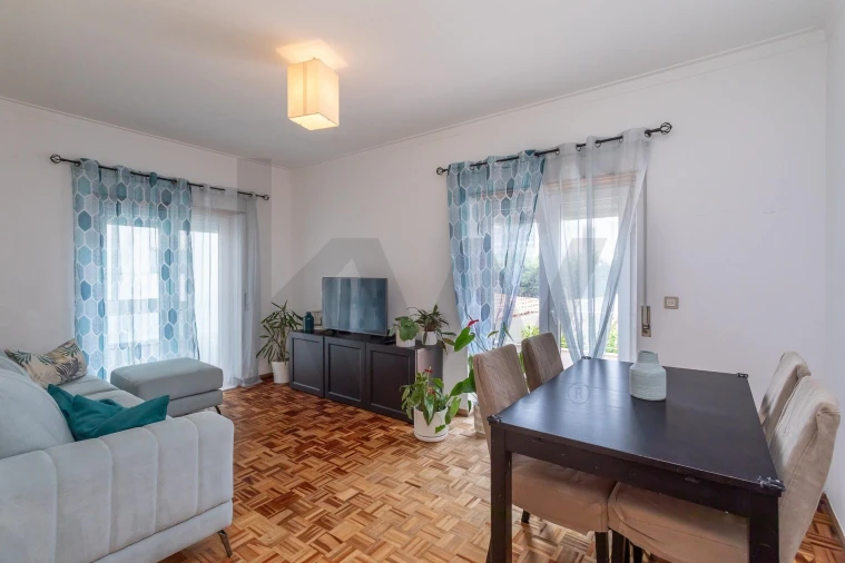 Apartamento T2 para Venda em Carcavelos e Parede Foto 3