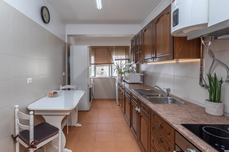 Apartamento T2 para Venda em Carcavelos e Parede Foto 9