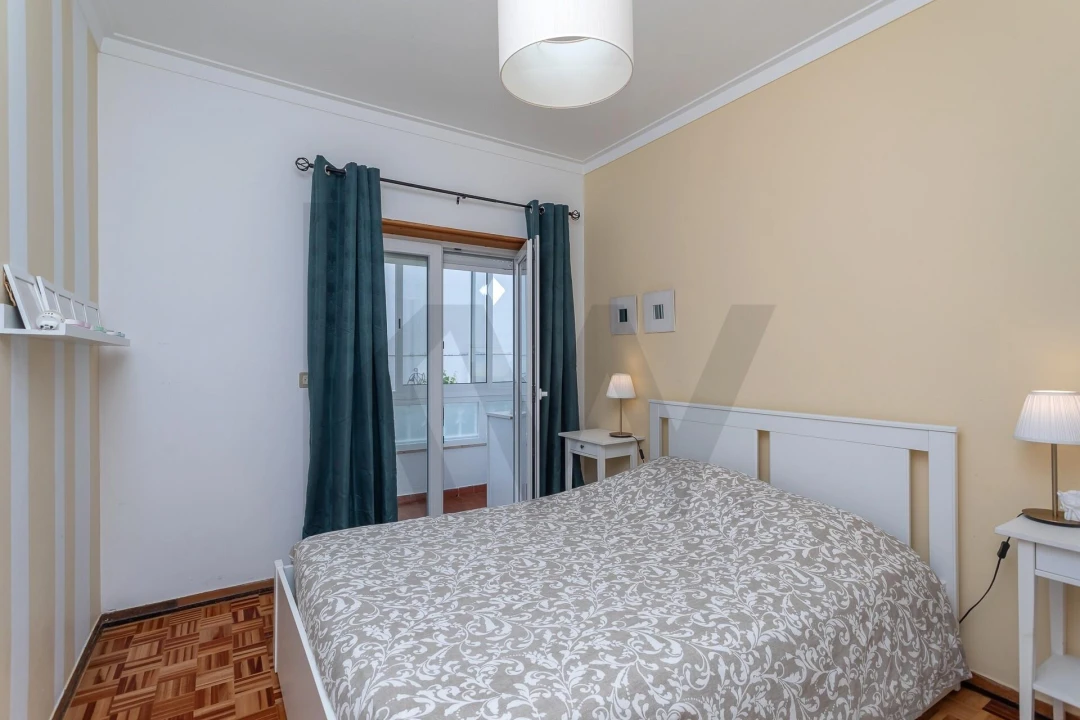 Apartamento T2 para Venda em Carcavelos e Parede Foto 16