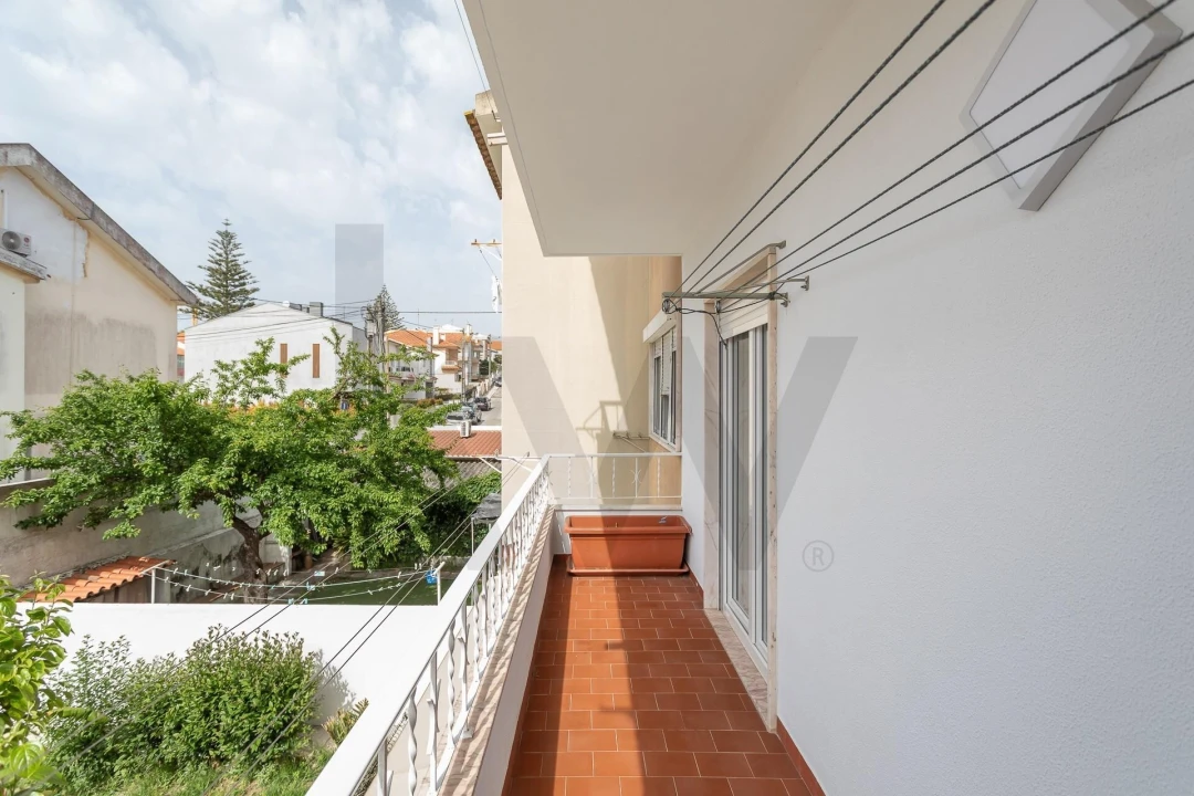 Apartamento T2 para Venda em Carcavelos e Parede Foto 25