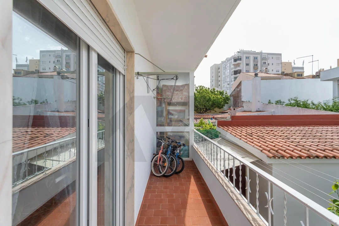 Apartamento T2 para Venda em Carcavelos e Parede Foto 24