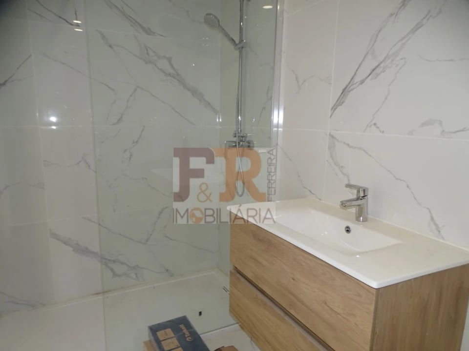 Moradia T3 para Venda em Fernao Ferro Foto 15