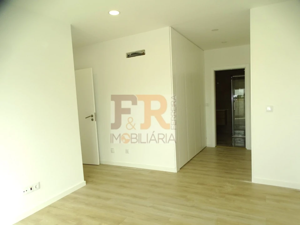 Moradia T3 para Venda em Fernao Ferro Foto 16