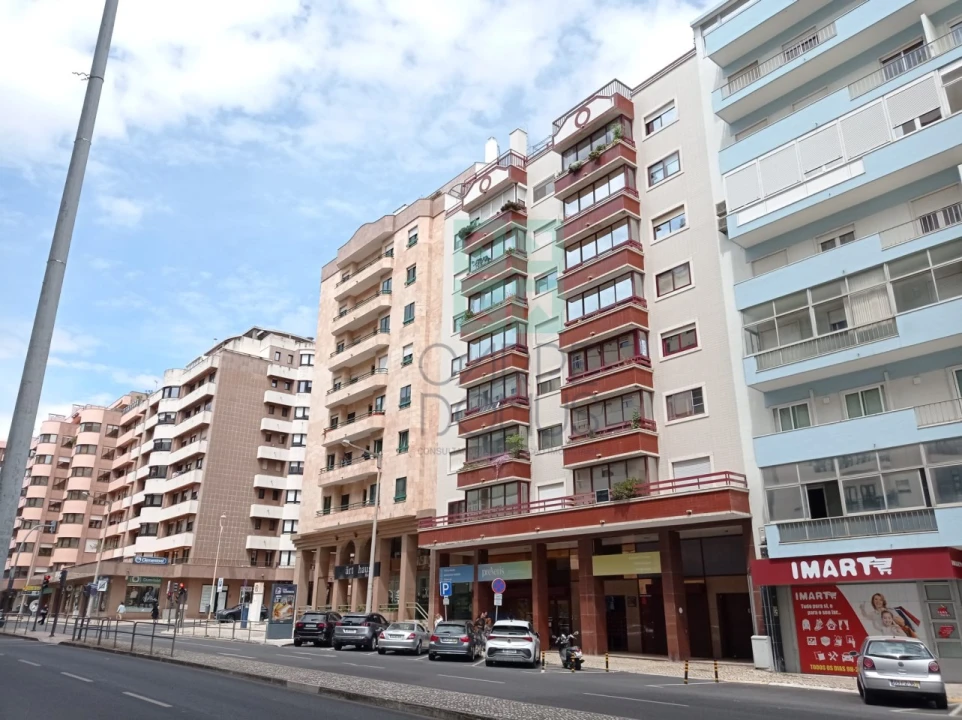 Apartamento T3 para Venda em São Domingos de Benfica Foto 2