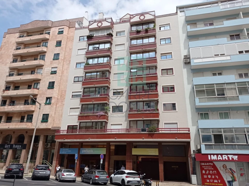 Apartamento T3 para Venda em São Domingos de Benfica Foto 1
