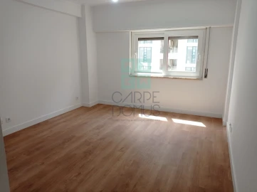 Apartamento T3 para Venda em São Domingos de Benfica