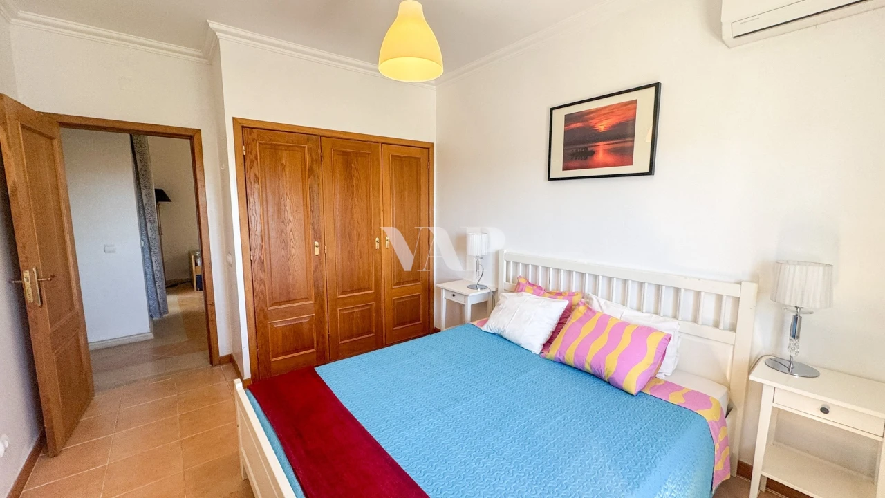 Apartamento T2 para Venda em Quarteira Foto 14