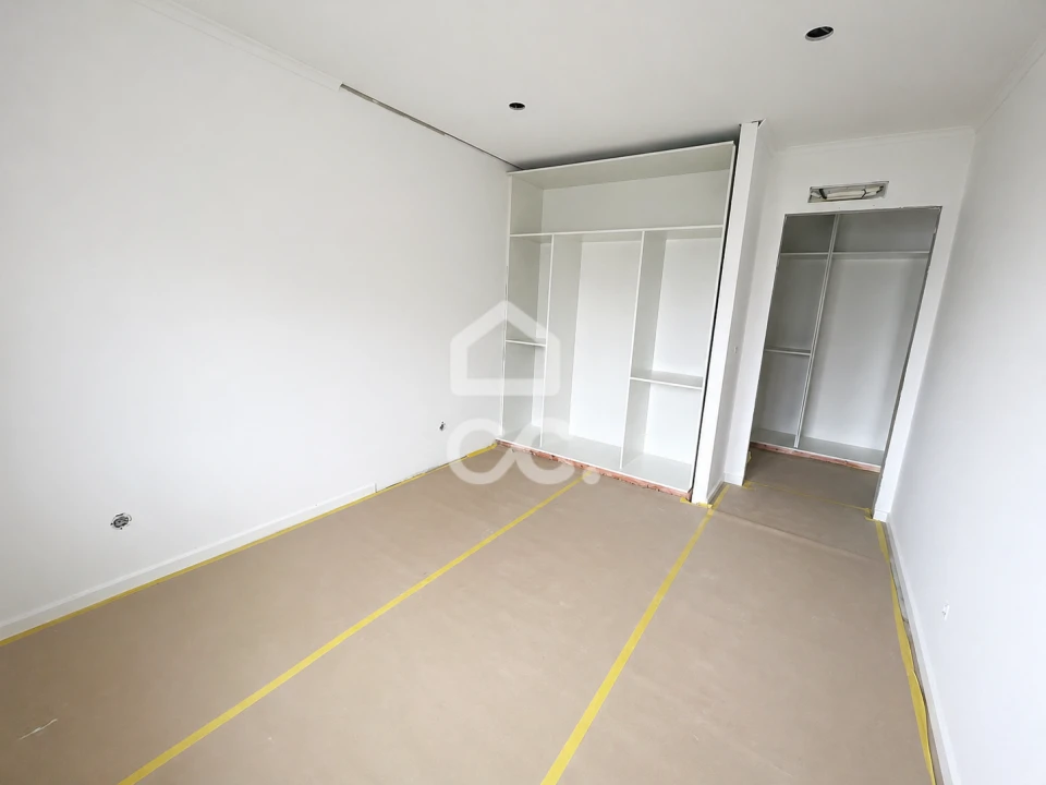 Apartamento T2 para Venda em Agua de Alto Foto 9