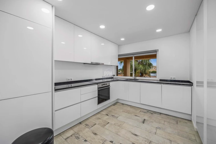 Apartamento T2 para Venda em Quarteira Foto 16