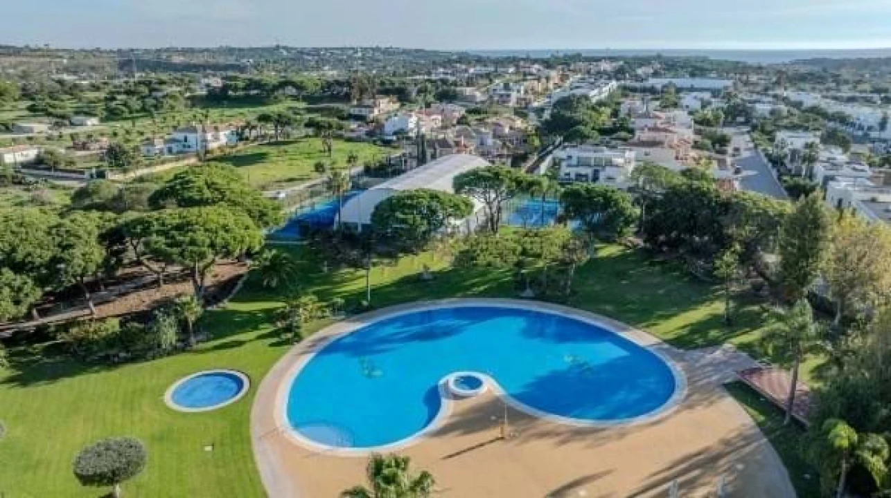 Apartamento T3 para Venda em Quarteira Foto 2