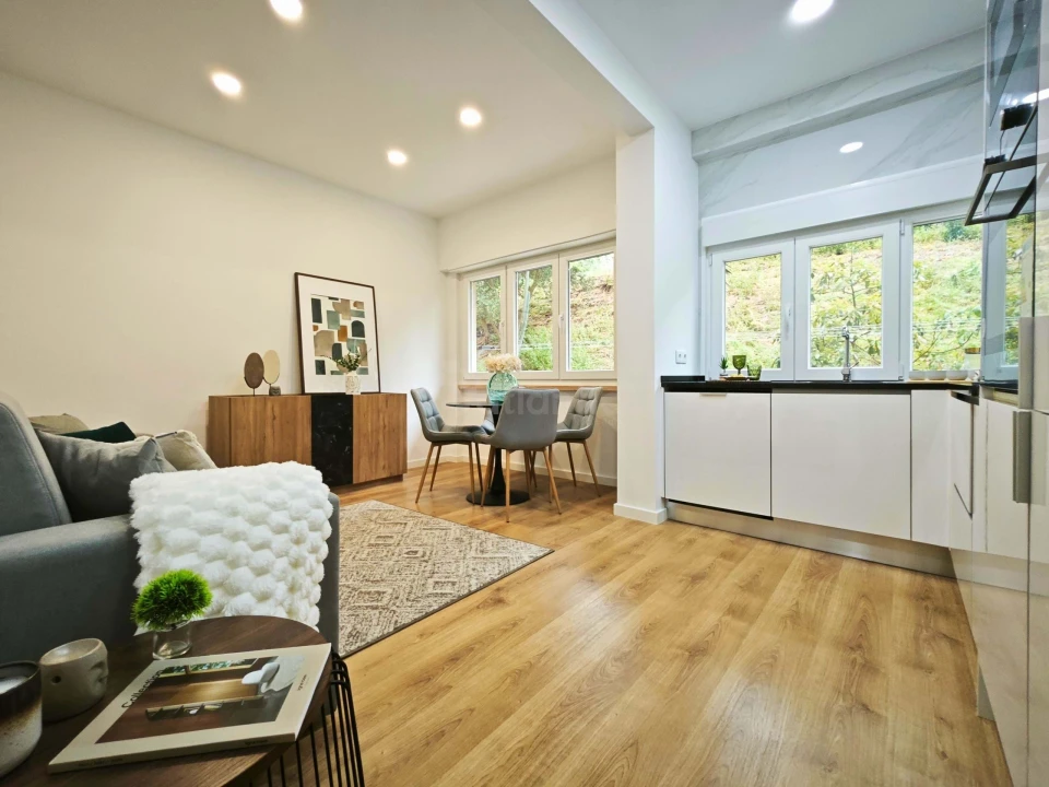 Apartamento T2 para Venda em Benfica Foto 1