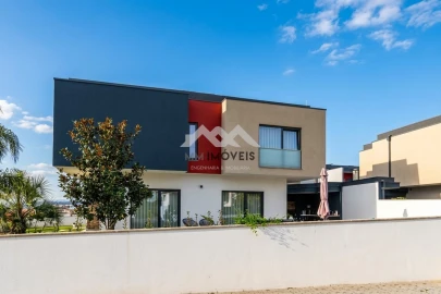 Moradia T3 para Venda em Guilhufe e Urrô