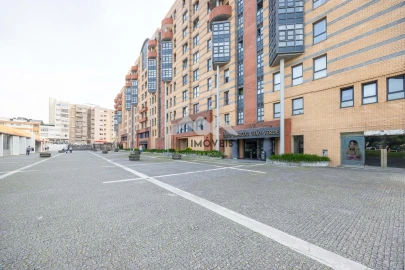 Negócio para Arrendamento em Rio Tinto