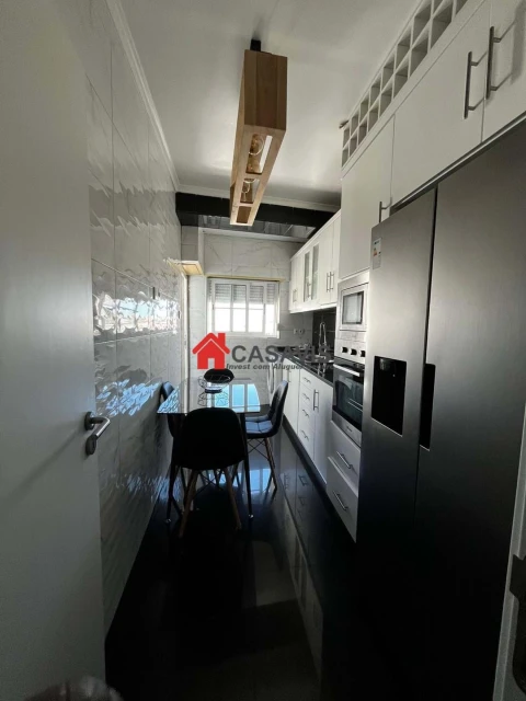 Apartamento T4 para Venda em Laranjeiro e Feijó