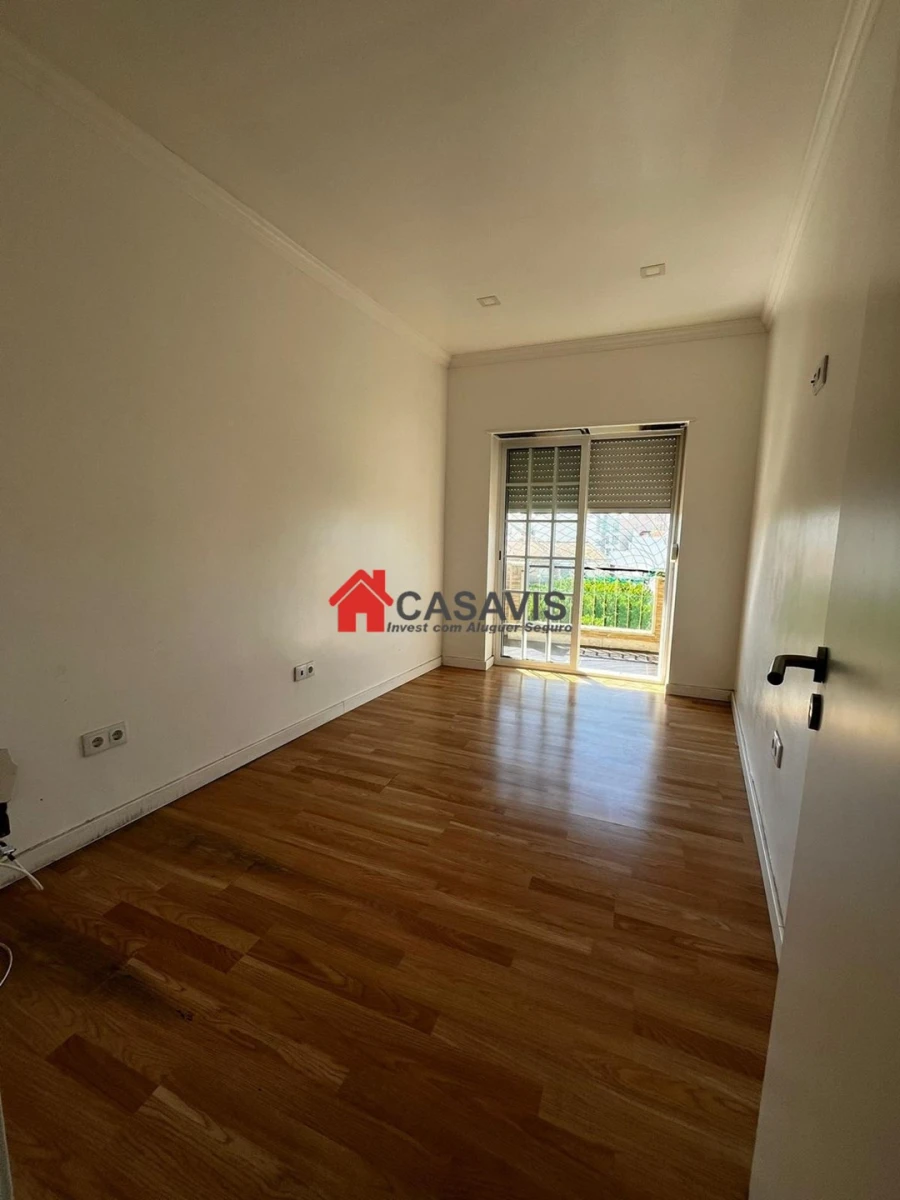 Apartamento T4 para Venda em Laranjeiro e Feijó Foto 5