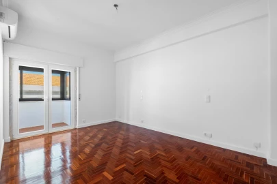 Apartamento T3 para Arrendamento em Areeiro