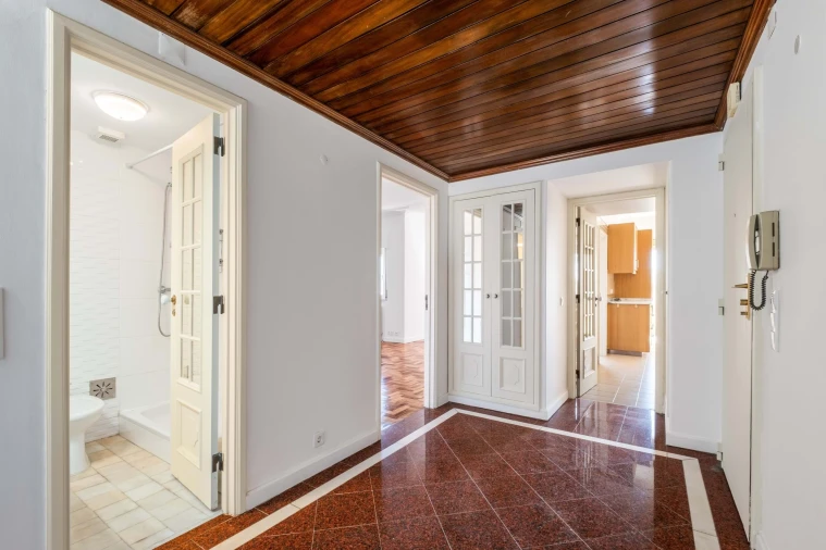 Apartamento T3 para Arrendamento em Areeiro Foto 14