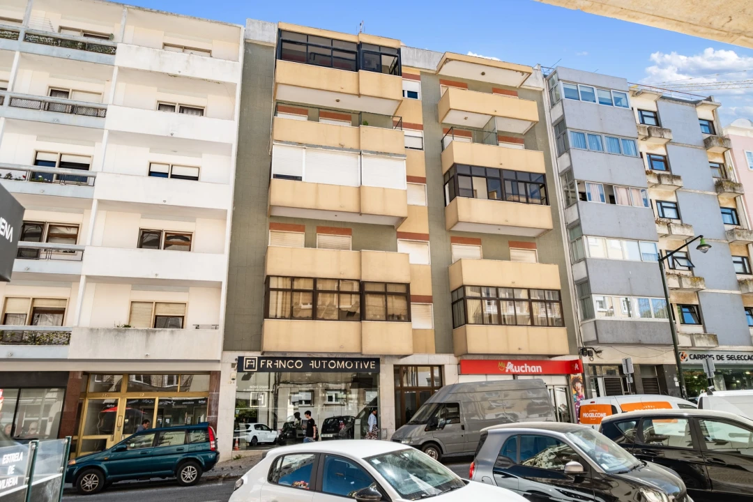 Apartamento T3 para Arrendamento em Areeiro Foto 25