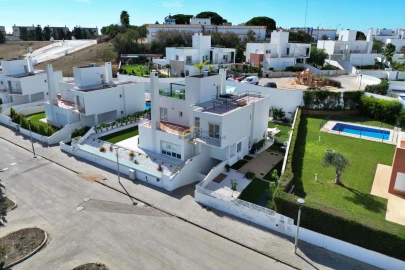 Moradia T5 para Venda em Albufeira e Olhos de Água