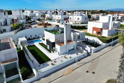 Moradia T5 para Venda em Albufeira e Olhos de Água