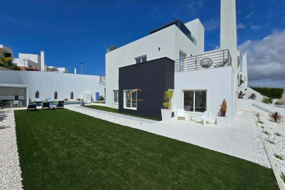 Moradia T5 para Venda em Albufeira e Olhos de Água