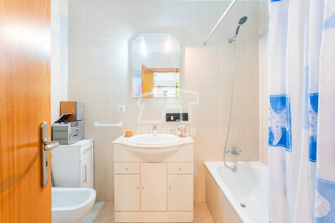 Apartamento para Venda em Caniço Foto 11