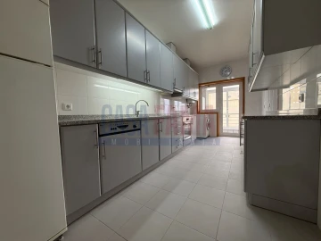 Apartamento T3 para Venda em Póvoa de Varzim, Beiriz e Argivai