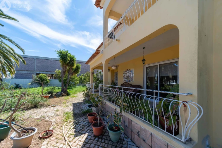 Moradia T4 para Venda em Santa Barbara de Nexe Foto 4