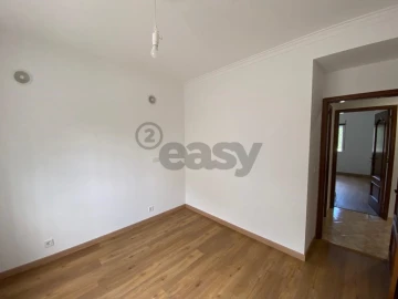 Apartamento T3 para Arrendamento em Charneca de Caparica e Sobreda