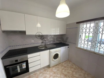 Apartamento T3 para Arrendamento em Charneca de Caparica e Sobreda