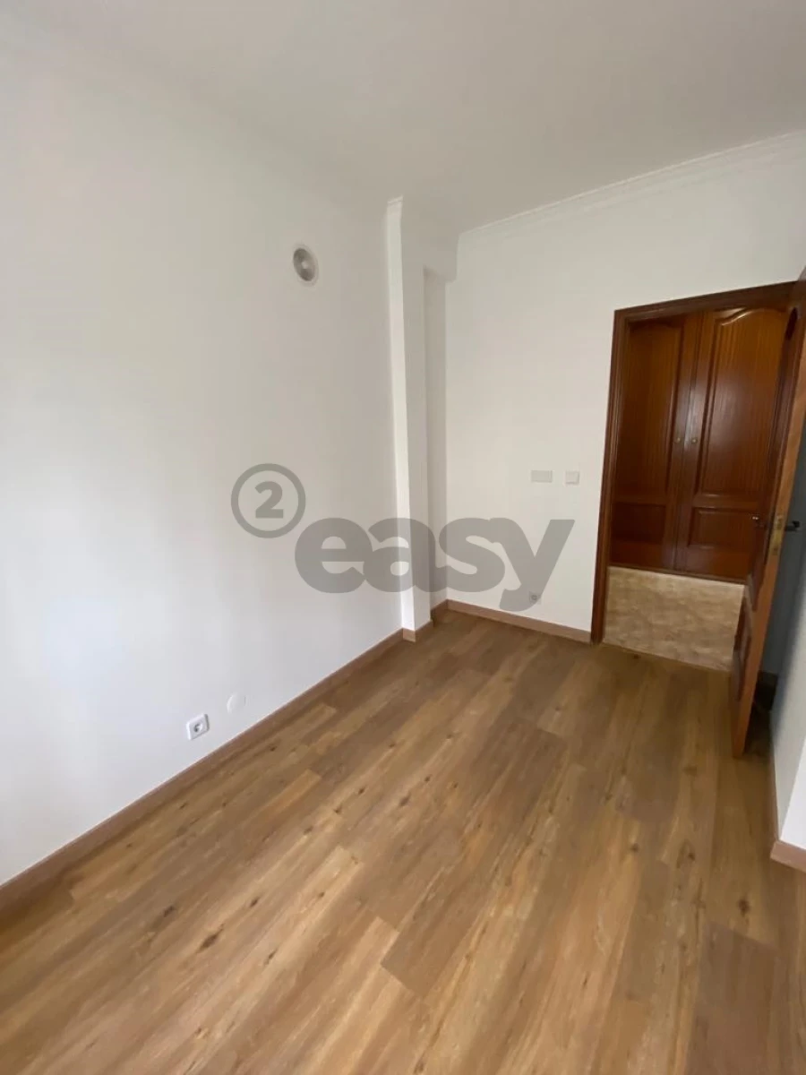 Apartamento T3 para Arrendamento em Charneca de Caparica e Sobreda Foto 10