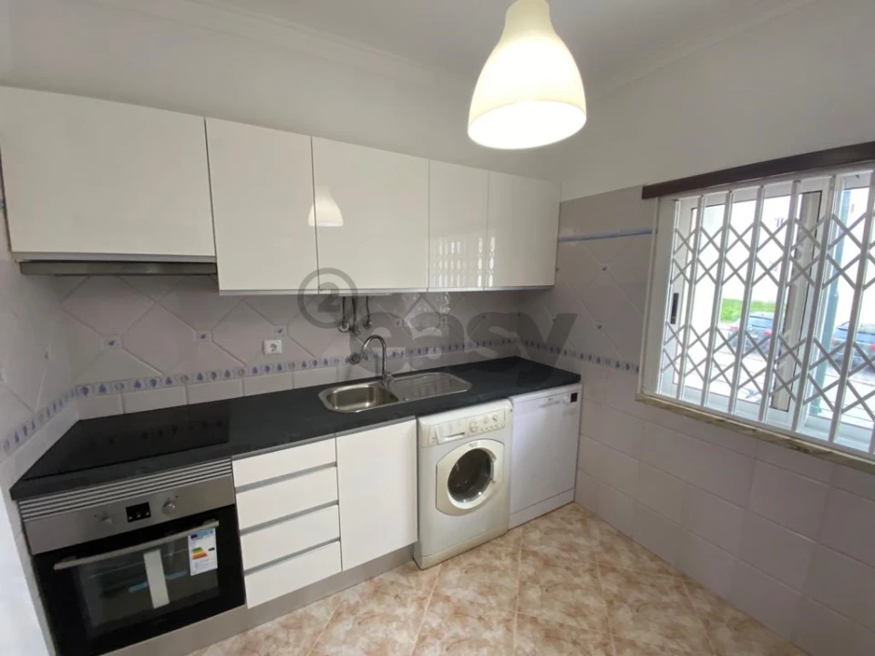 Apartamento T3 para Arrendamento em Charneca de Caparica e Sobreda Foto 12