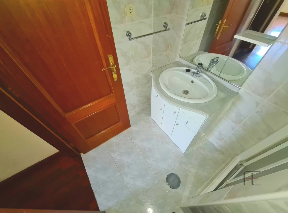 Apartamento T2 para Venda em Anta e Guetim Foto 12