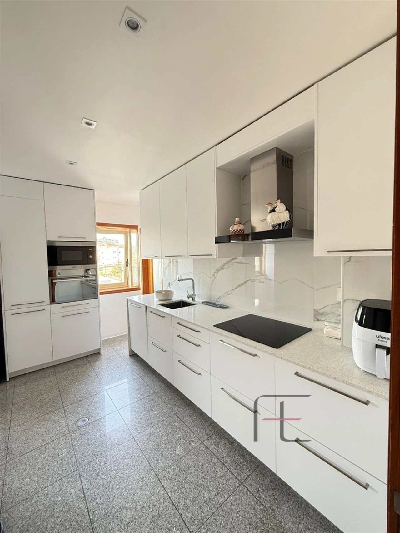 Apartamento T4 para Venda em Castêlo da Maia Foto 20