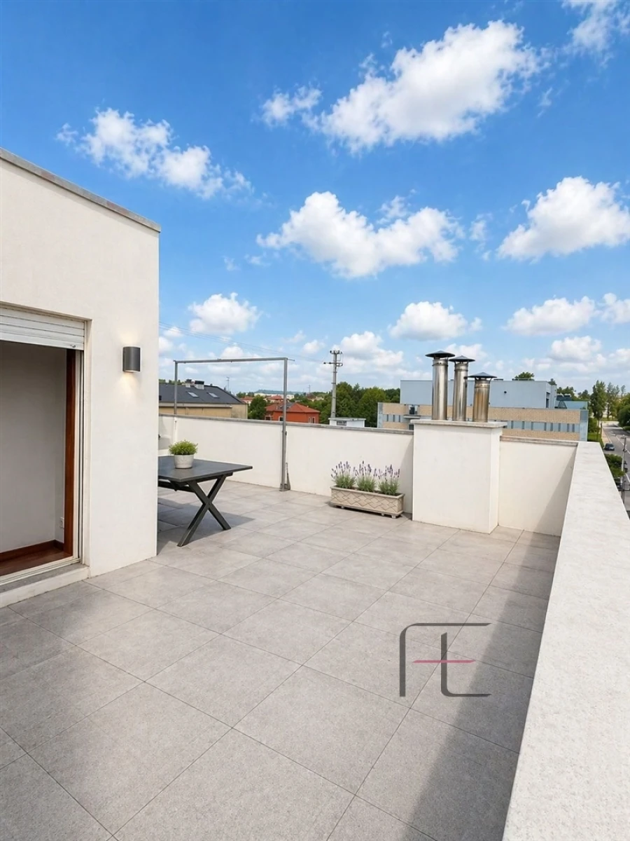 Apartamento T4 para Venda em Castêlo da Maia Foto 2