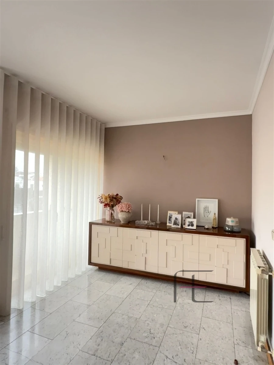 Apartamento T4 para Venda em Castêlo da Maia Foto 16