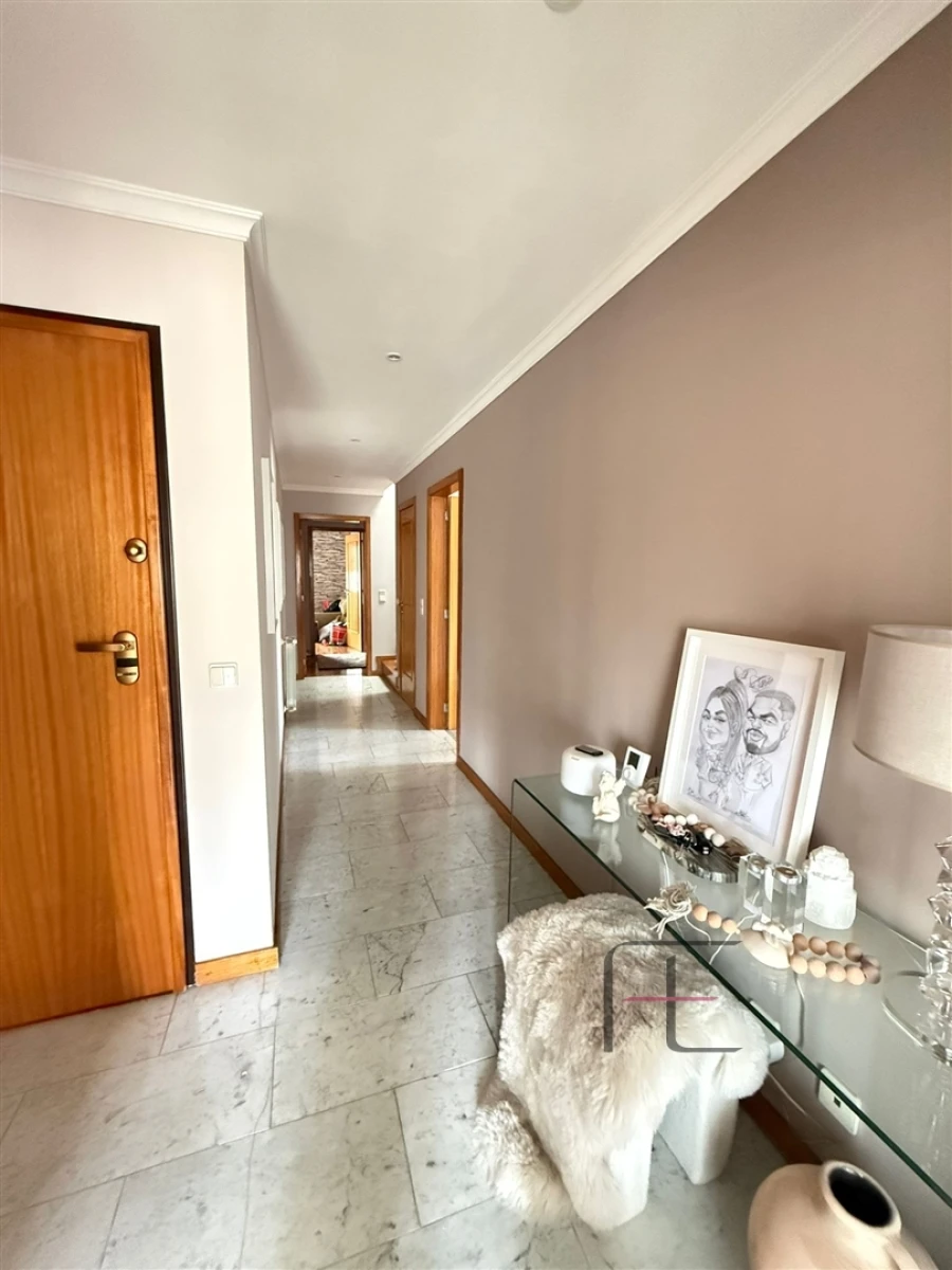 Apartamento T4 para Venda em Castêlo da Maia Foto 25