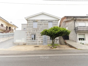 Moradia T3 para Venda em Vila Cova da Lixa e Borba de Godim