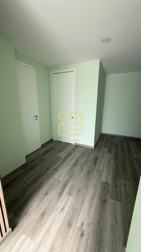 Apartamento T3 para Venda em Mafamude e Vilar do Paraíso