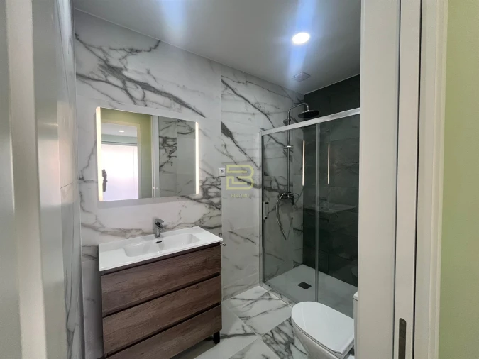 Apartamento T4 para Venda em Mafamude e Vilar do Paraíso Foto 11