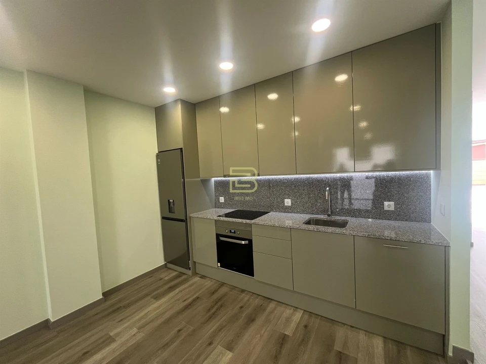 Apartamento T4 para Venda em Mafamude e Vilar do Paraíso Foto 2